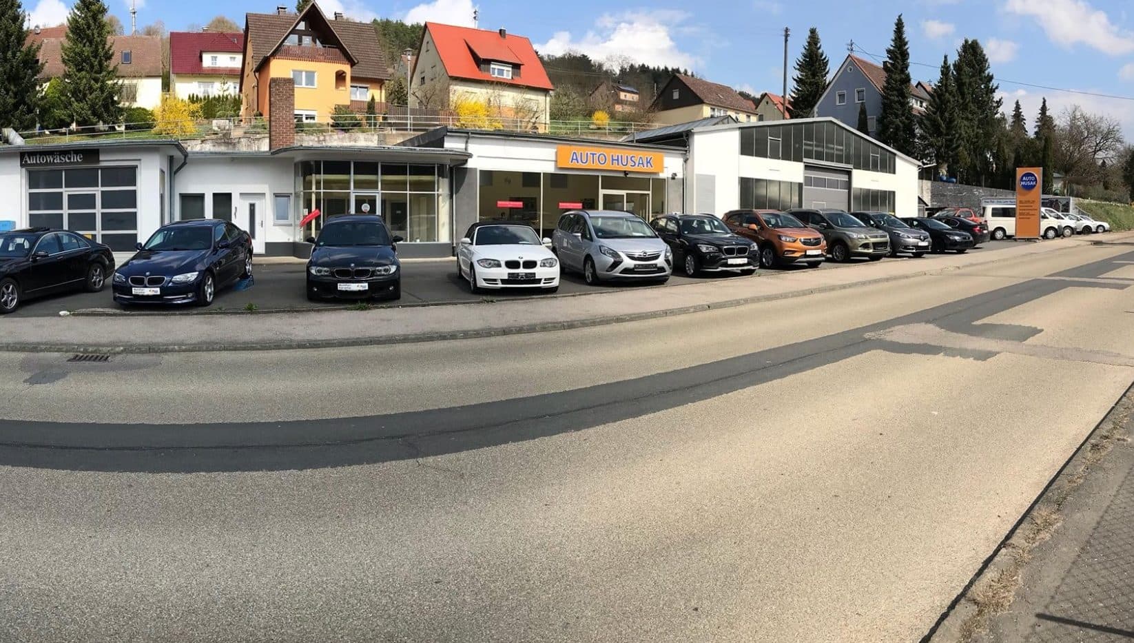 Innenansicht der Autohaus Husak Werkstatt